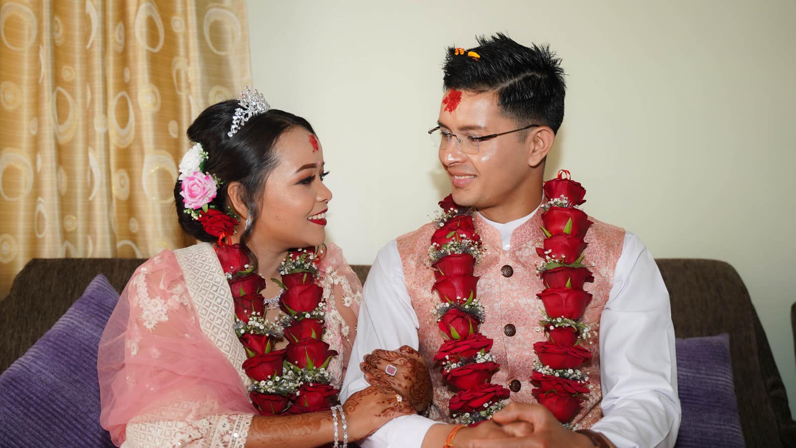 प्रेमीसँग विवाह बन्दन मा बाधीईन् लोकगायिका भूमिका गिरी