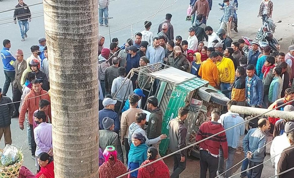 तुलसीपुरमा पिकअप गाडीले अटोलाई ठक्कर दिदा दुई जना घाइते