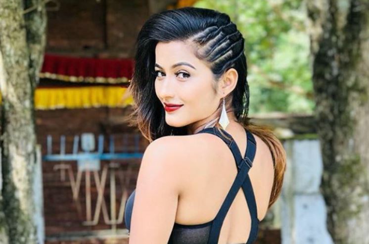 अञ्जली अधिकारी भन्छिन् बरु चप्पल पड्काएर हिंड्ने क्यारेक्टर होस् तर चुइँगम पड्काएर हिंड्ने क्यारेक्टर नहोस्