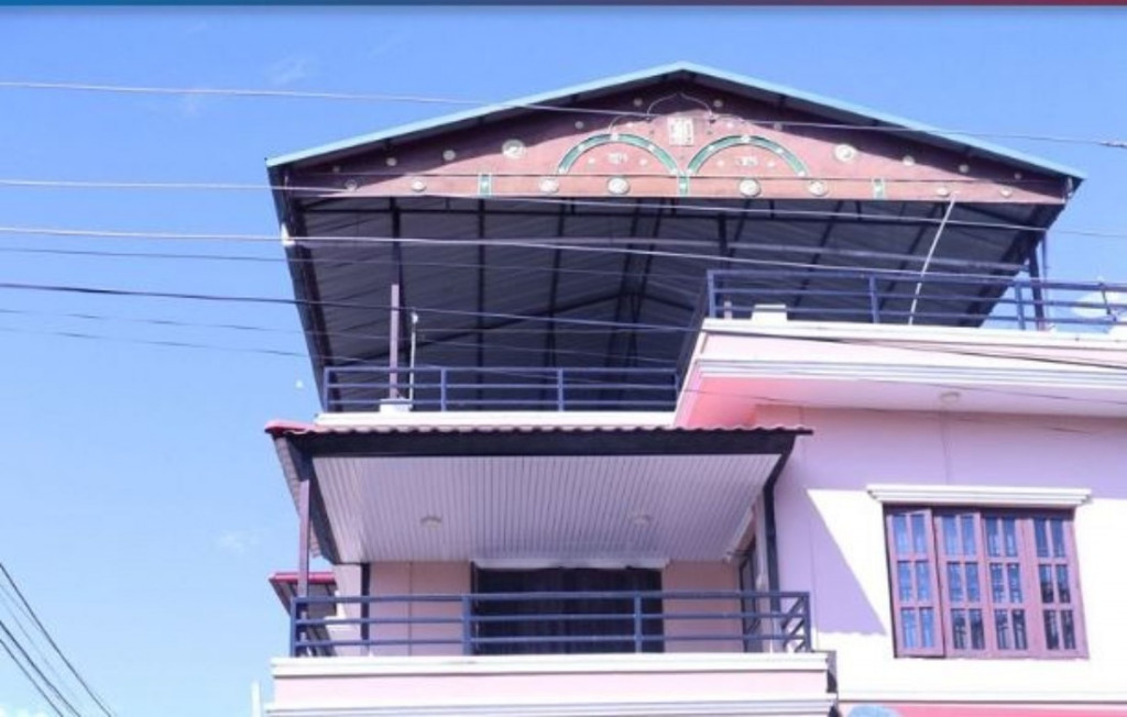 रवि लामिछानेका गाडी चालक तीन तलामाथिबाट खस्दा गम्भीर घाइते