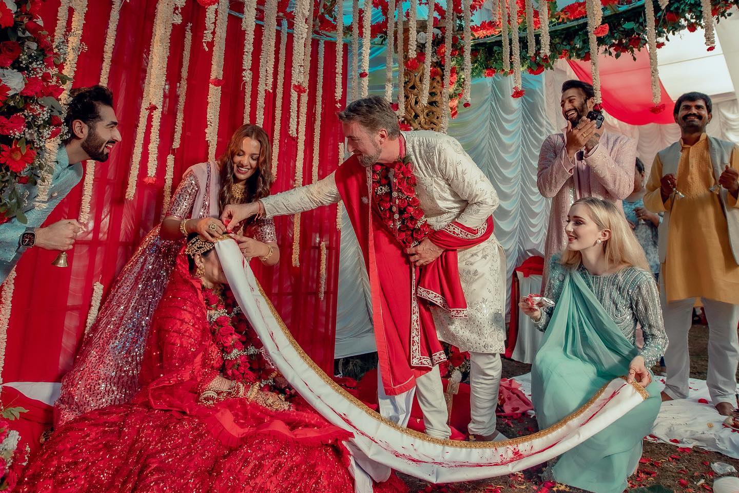 ममीको खुशी को लागी  विवाह गराइदिएका हौं : आयुष्मान