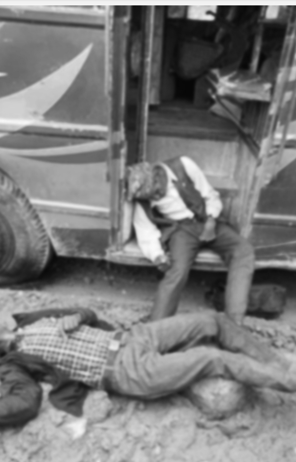 गुडीरहेको बसमा करेन्ट लाग्दा बाबू छोरा को मृत्यु