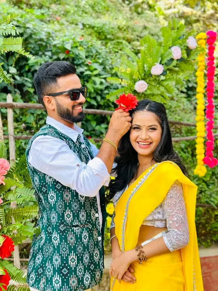 गायिका एलिना चौहानले आगामी वैशाख ५ गते प्रेमी विष्णु सापकोटासँग विवाह गर्ने