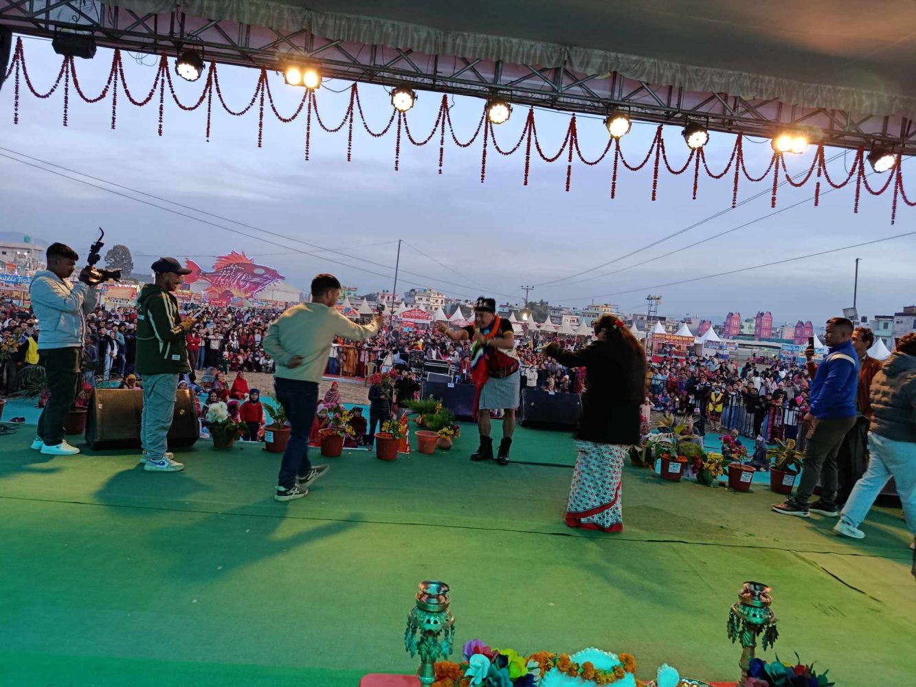 तुलसीपुर महोत्सवमा रानाको धमका : स्टेज छाडेर दर्शकमाझ पुग्दा झुम्यो जनसागर