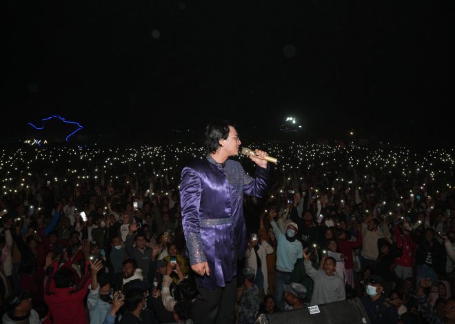 तुलसीपुरमा  महोत्सवमा अभिनेता पल शाहलाई हेर्न उर्लीयो तुलसीपुर