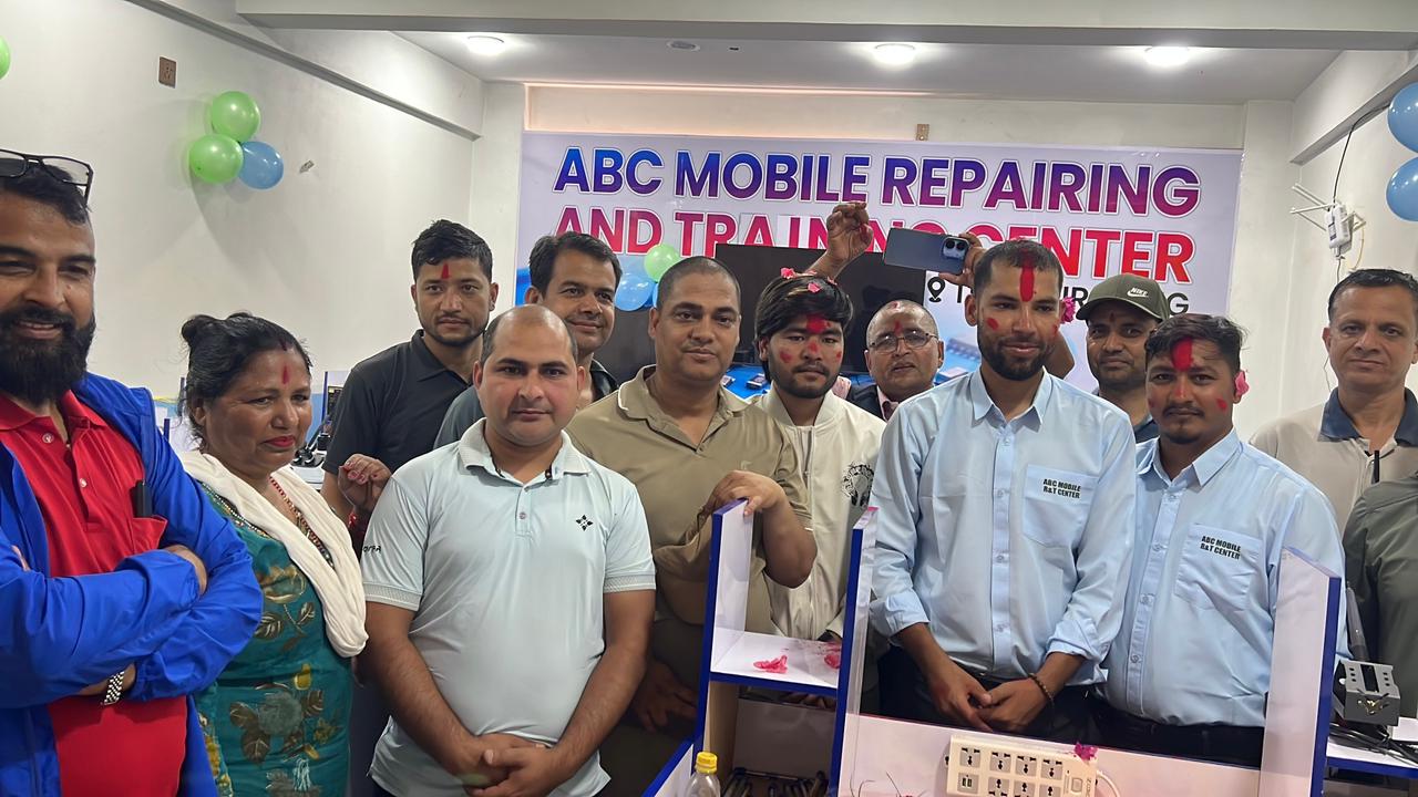 दाङ् को तुलसीपुरमा पहिलोपटक खुल्यो  मोबाइल रिपेरिङ तथा ट्रेनिङ सेन्टर