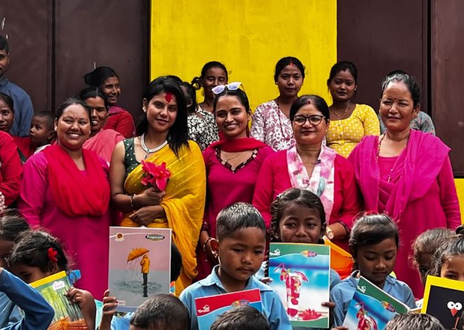 जन्मदिनको अवसरमा अनुजा कँवरद्वारा विद्यालयलाई शैक्षिक सामग्री वितरण