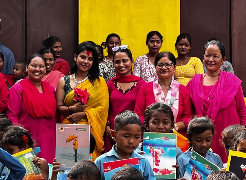 जन्मदिनको अवसरमा अनुजा कँवरद्वारा विद्यालयलाई शैक्षिक सामग्री वितरण