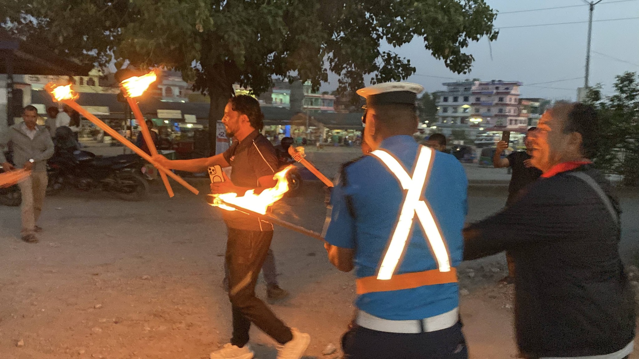 तुलसीपुरमा बालेन शाहको अभिव्यक्तिविरुद्ध माओवादीद्वारा राँके जुलुस