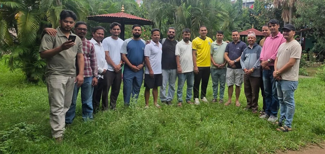 तुलसीपुरका मोबाइल व्यवसायीको बाढीपीडितलाई सहयोग, राहत कोषमा ८७ हजार ५५९ रुपैयाँ