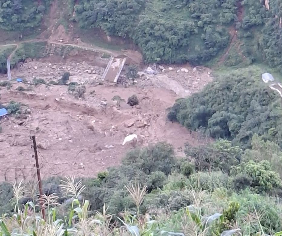 थबाङ बोटलबारामा पहिरोले ६ घर पुरेयो: ५ को शव भेटियो, उद्धारमा भौगोलिक विकटता बाधक