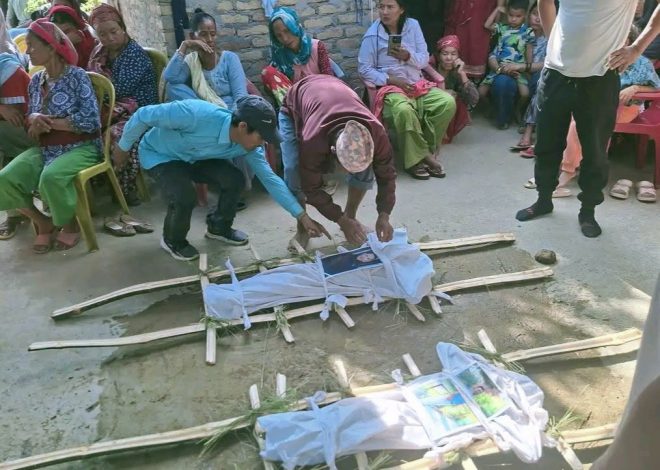 बाढीमा बेपत्ता बाबु-छोराको तीन सातासम्म पत्ता नलागेपछि कुशको शव बनाएर अन्त्येष्टि गरिँदै