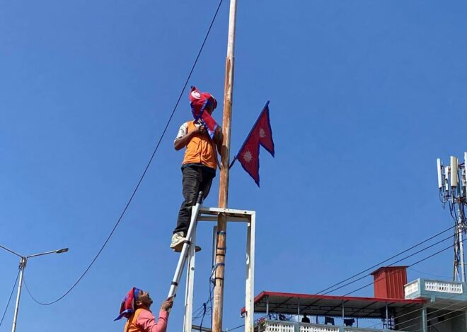 तुलसीपुरको बिरेन्द्र चोकदेखि हात्तीखौवा चोकसम्म पोलहरूमा गाडियो राष्ट्रिय झण्डा